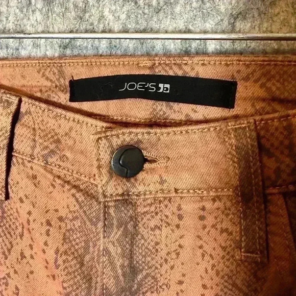 Joes Jeans Snakeskin Brown Shorts - Size 25 - Picture 4 of 4